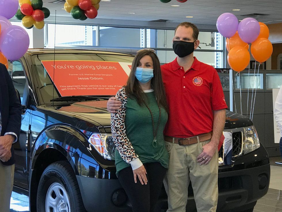 Former U.S. Marine Corps Sergeant Jesse Odom and wife Sheena in front of new, donated 2020 Nissan Frontier