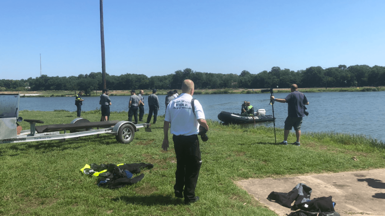 Fort Worth Fire dive teams at Echo Lake