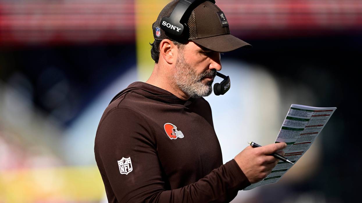 FOXBOROUGH, MASSACHUSETTS - OCTOBER 26: Head coach Kevin Stefanski of the Cleveland Browns looks on in the game against the New England Patriots at Gillette Stadium on October 26, 2025 in Foxborough, Massachusetts.