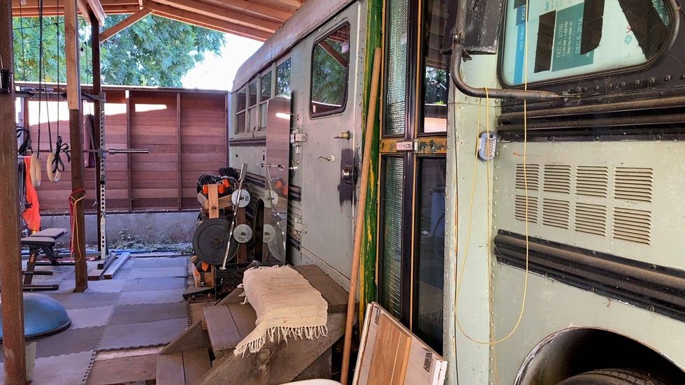 "Frankie" the bus, Hoang