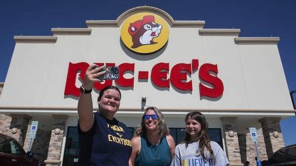 Friends posing for a selfie in front of a Buc-ee’s