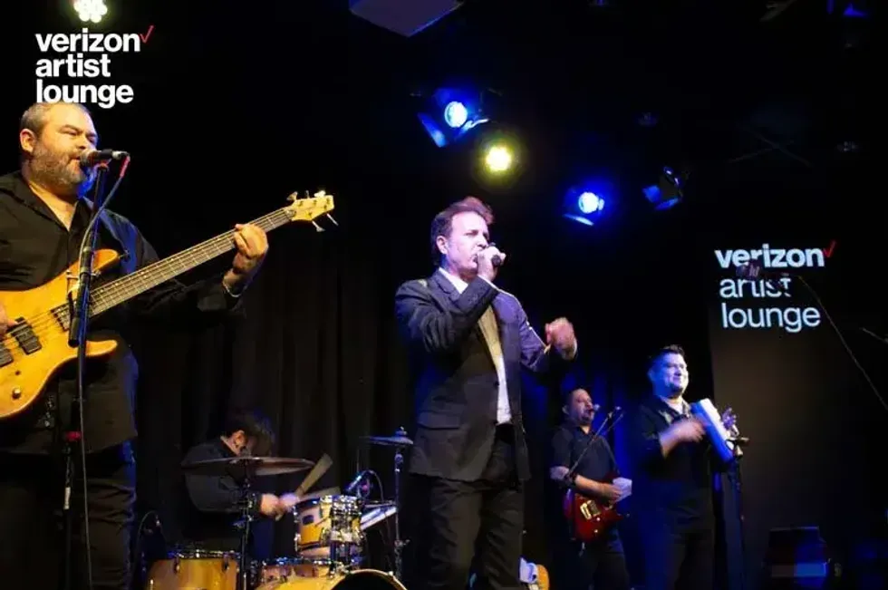 Gary Hobbs Performance