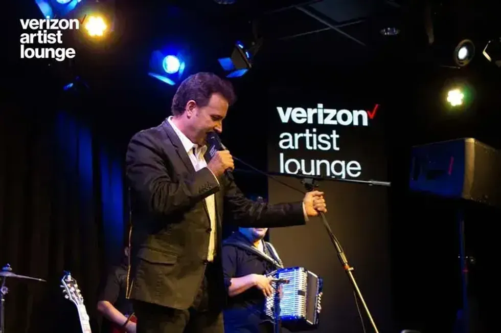 Gary Hobbs Performance