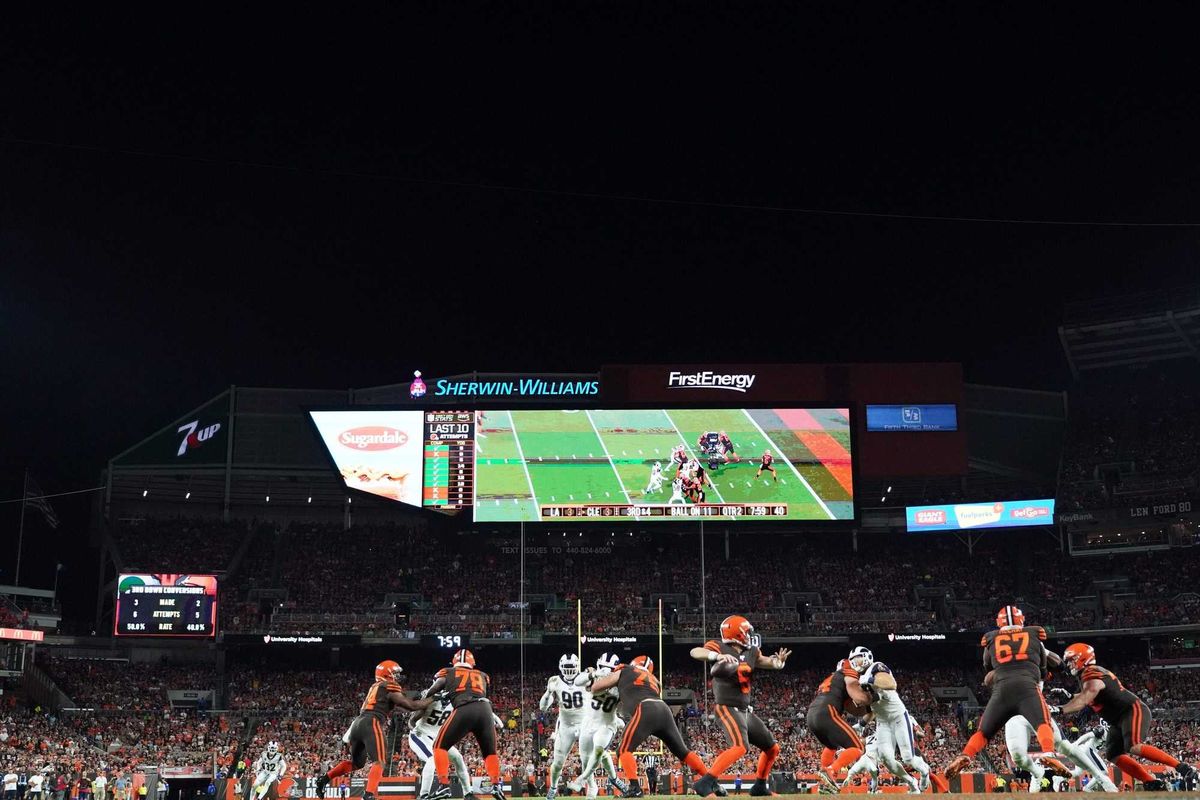 General overall view as Cleveland Browns quarterback Baker Mayfield (6) throws a pass in the second quarter against the Los Angeles Rams at FirstEnergy Stadium.