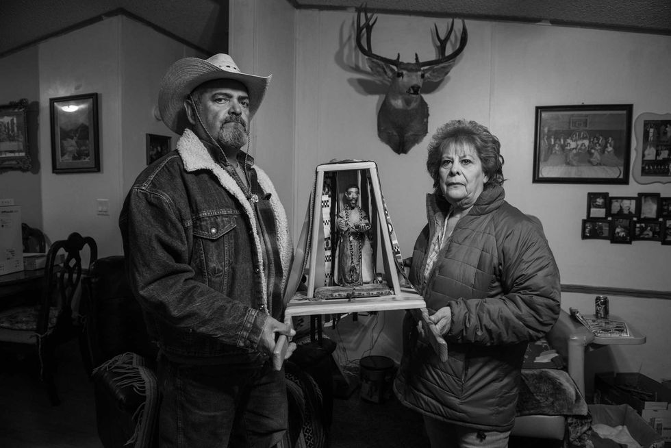 GenízaroMayordomos Frankie and Carmen Lopez holding Santo Tomasbulto, Abiquiú, New Mexico
