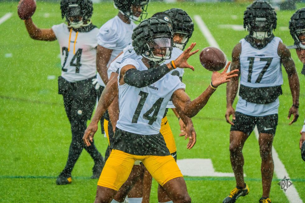 George Pickens catching a pass in the rain at Steelers camp