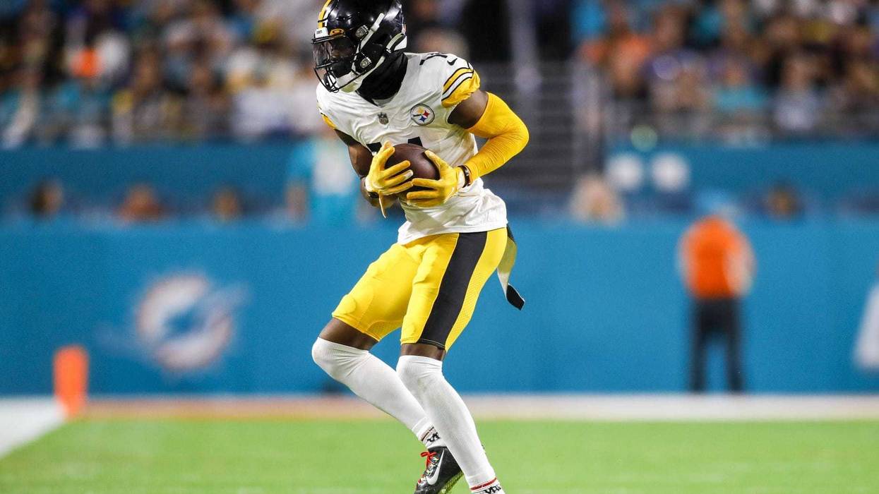 George Pickens with football against Miami