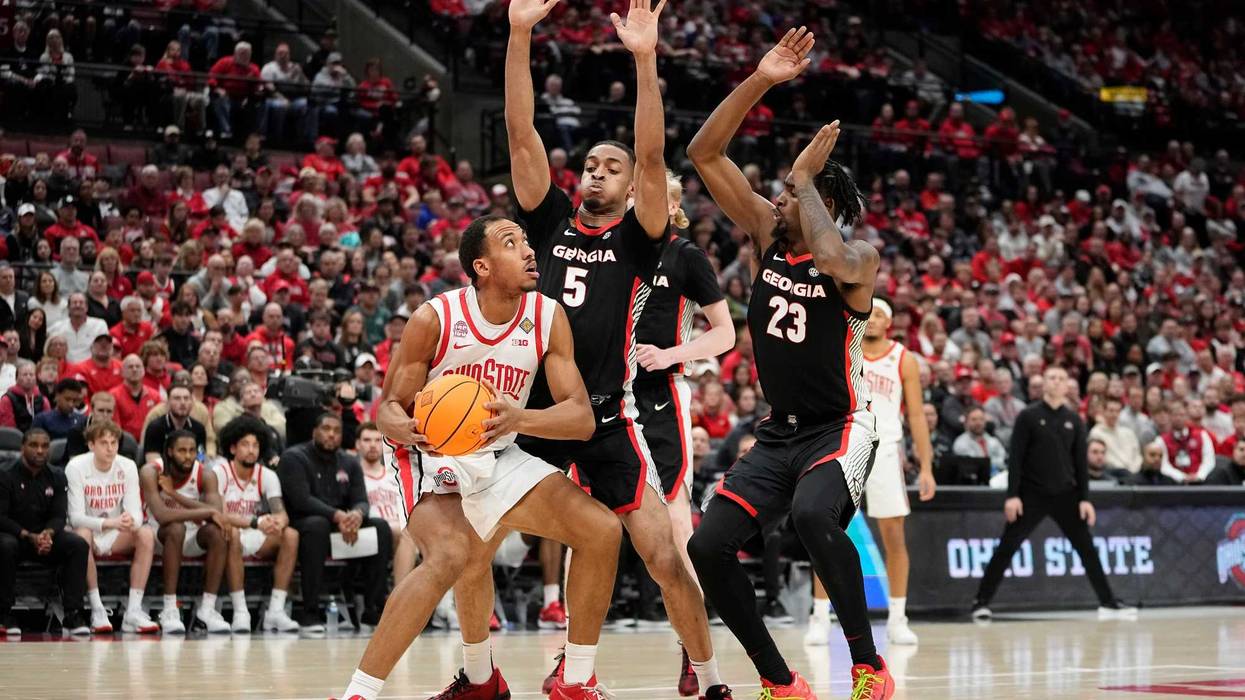 Georgia Bulldogs center Frank Anselem-Ibe (5) and forward Jalen DeLoach (23)