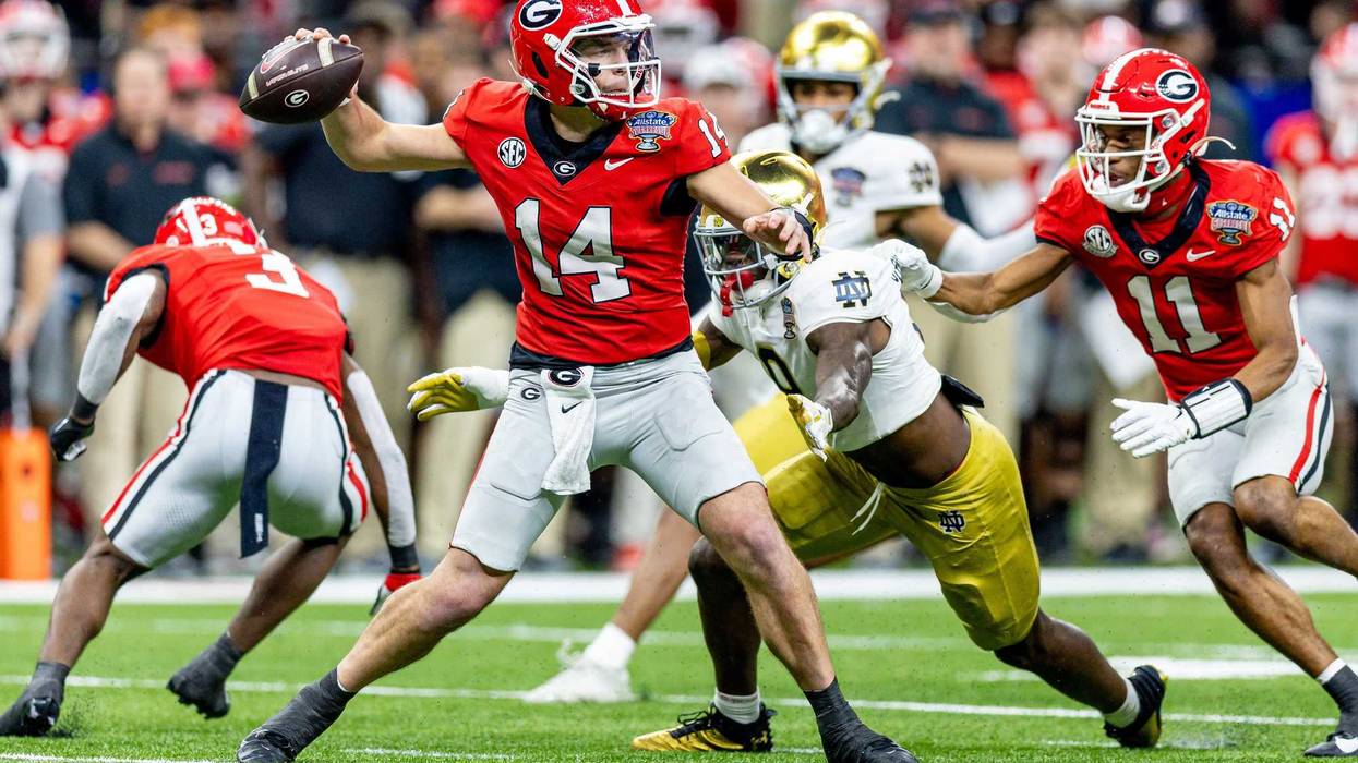 Georgia Bulldogs quarterback Gunner Stockton (14) passes against Notre Dame Fighting Irish