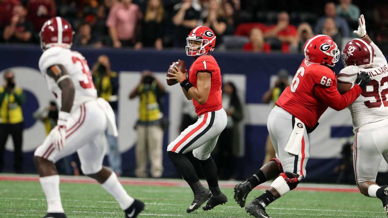 Georgia Bulldogs quarterback Justin Fields (1) looks to throw against the Alabama Crimson Tide during the second quarter in the SEC championship game at Mercedes-Benz Stadium.