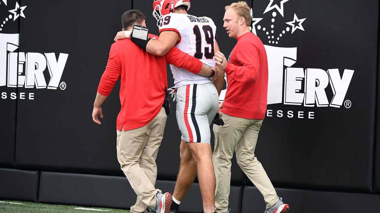Georgia Bulldogs TE Brock Bowers walks off the field after an injury
