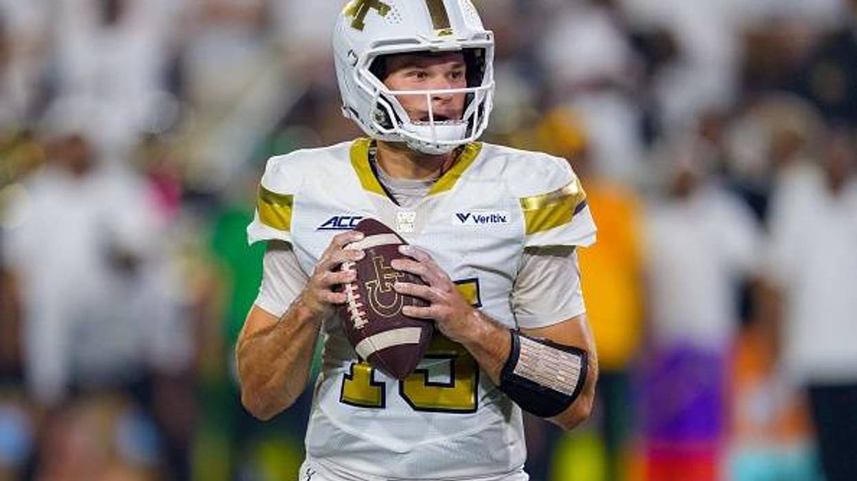 Georgia Tech Yellow Jackets Quarterback Alberto Mendoza