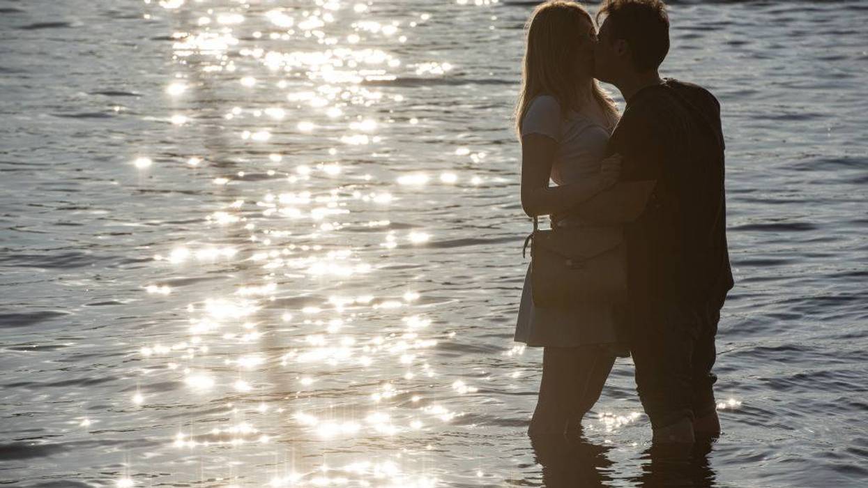 Lissa audio: should listener keep her friend with benefits