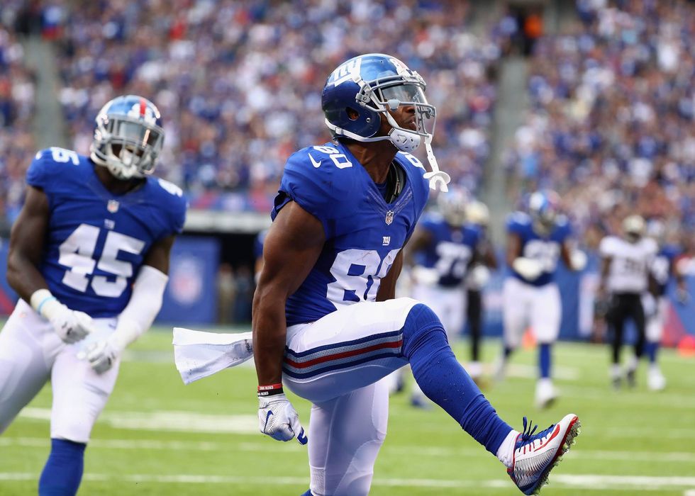 Giants star Victor Cruz celebrating a catch in 2016