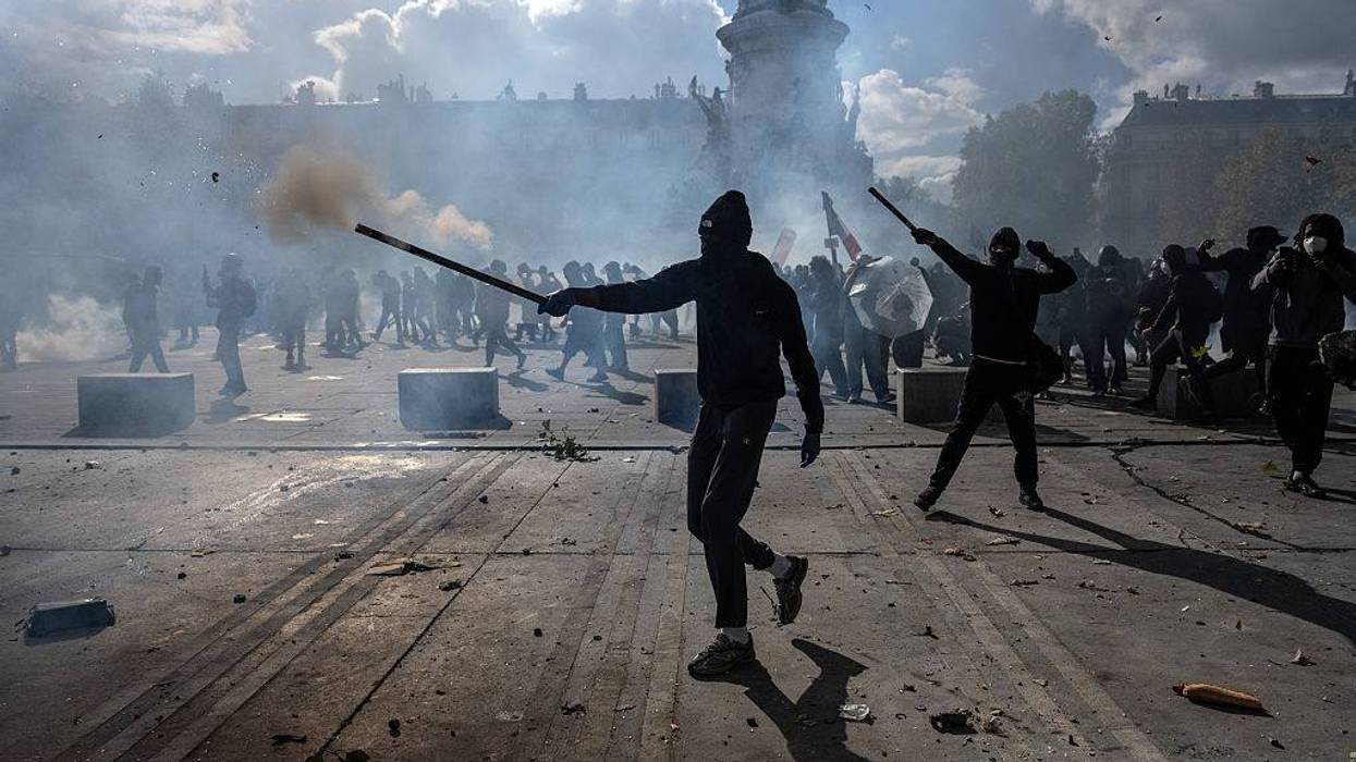 Gilets Jaunes Join French School Protestors For Weekend Of Action