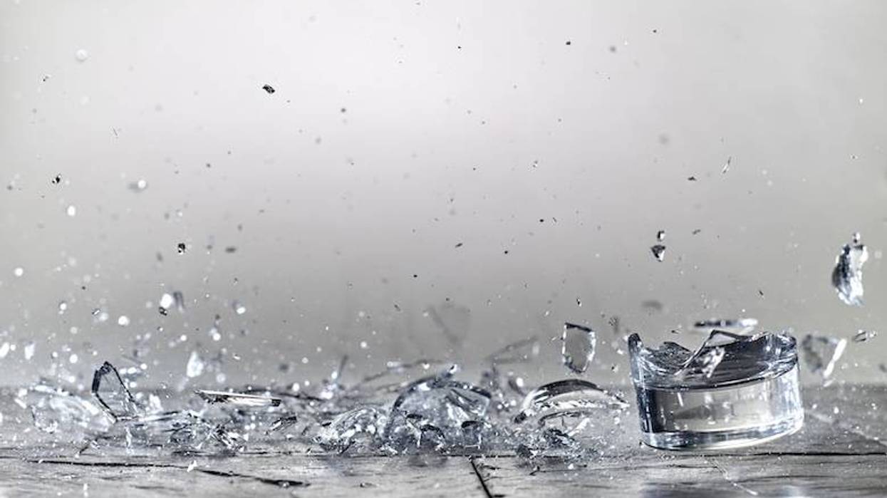 Woman knocks over $25,000 glass sculpture at the Dallas Art Fair