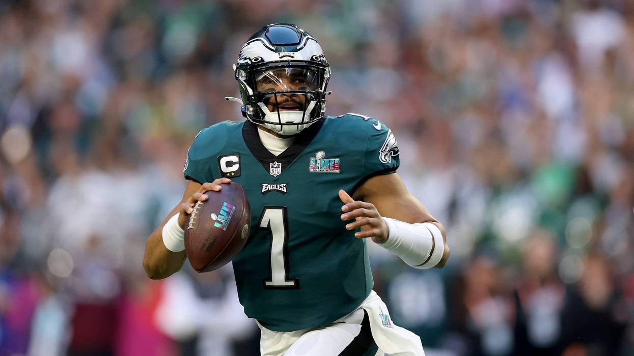 GLENDALE, ARIZONA - FEBRUARY 12: Jalen Hurts #1 of the Philadelphia Eagles looks to throw a pass against the Kansas City Chiefs during the first quarter in Super Bowl LVII at State Farm Stadium on February 12, 2023 in Glendale, Arizona. (Photo by Christian Petersen/Getty Images)