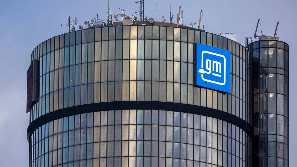 GM logo on Renaissance Center