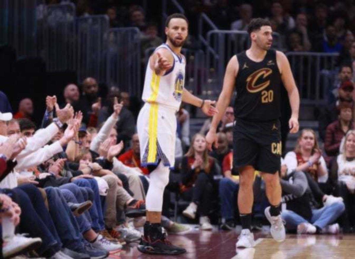 Golden State Warriors guard Steph Curry (30) questions a call after losing a ball out of bounds while defended by Cleveland Cavaliers guard Georges Niang (20) in the second quarter at Rocket Mortgage FieldHouse.