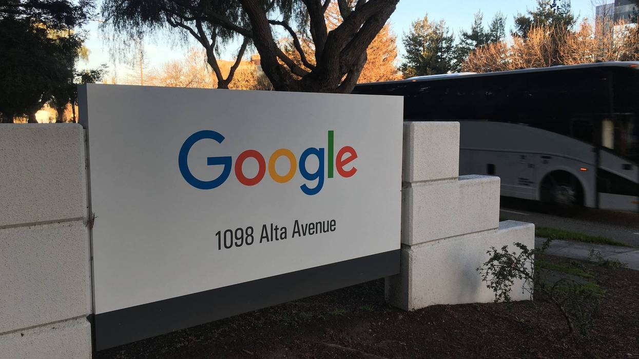 Google has its headquarters in Mountain View.