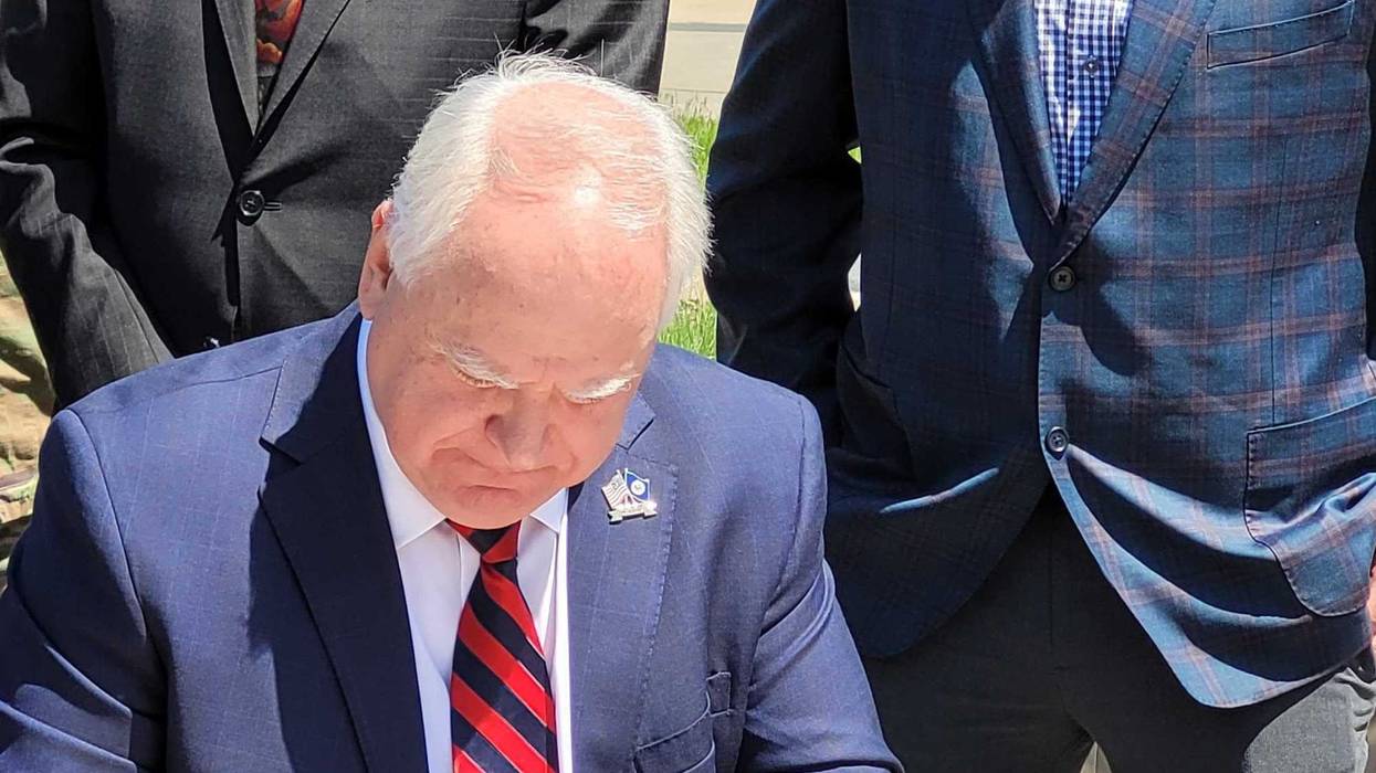 Gov. Walz signs veterans omnibus bills 2022