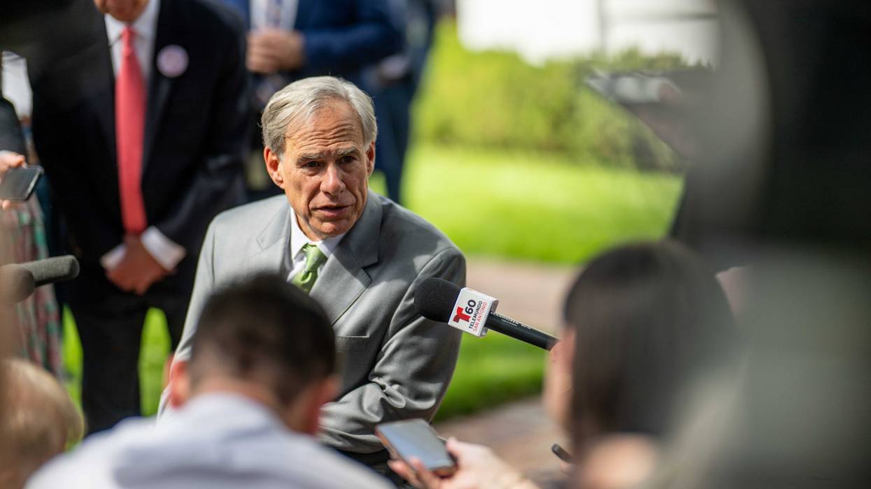 Governor Greg Abbott is raising eyebrows after posting on his official X account Monday night that he plans to impose a “100% tariff” on anyone moving to Texas from New York City once the polls close.