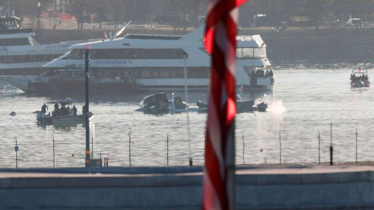 Governor Kelly Directs Flags be Flown at Half-Staff in Honor of Plane Crash Victims