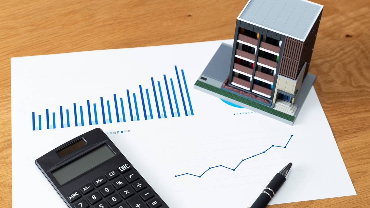 Graphs and real estate models.