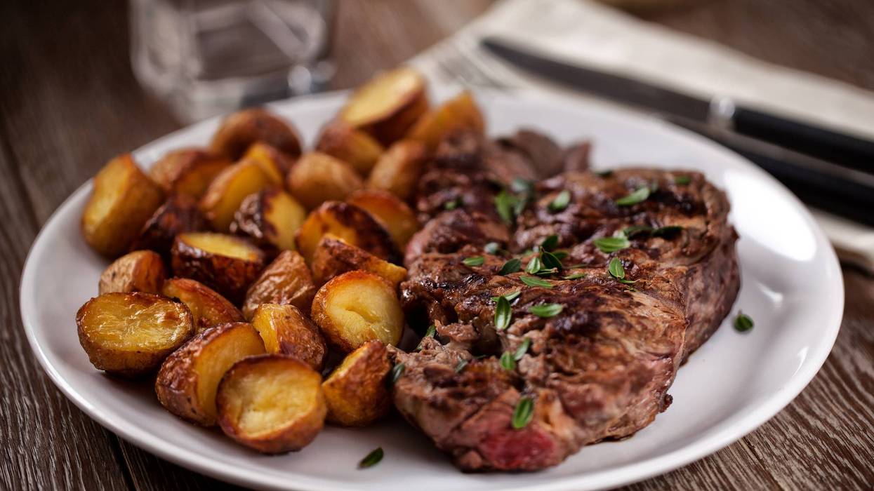 Grilled beefsteak with potateos