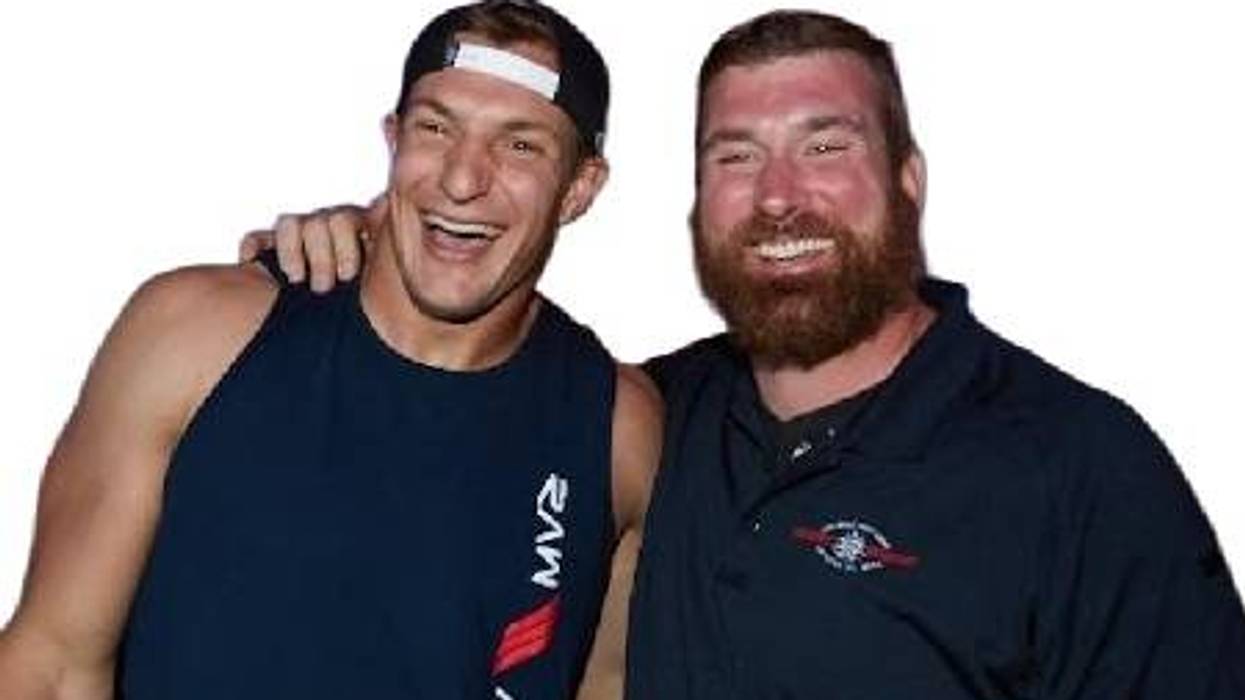 Gronk’s Hall of Fame Weekend: Matt Light Joins Sue & Kendra!