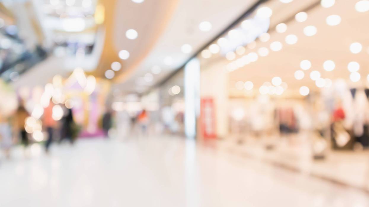 Guests and shoppers at Great Lakes Crossing Outlets in Oakland County were sent scrambling on Saturday evening as the mall initiated a lockdown over an unfolding situation.