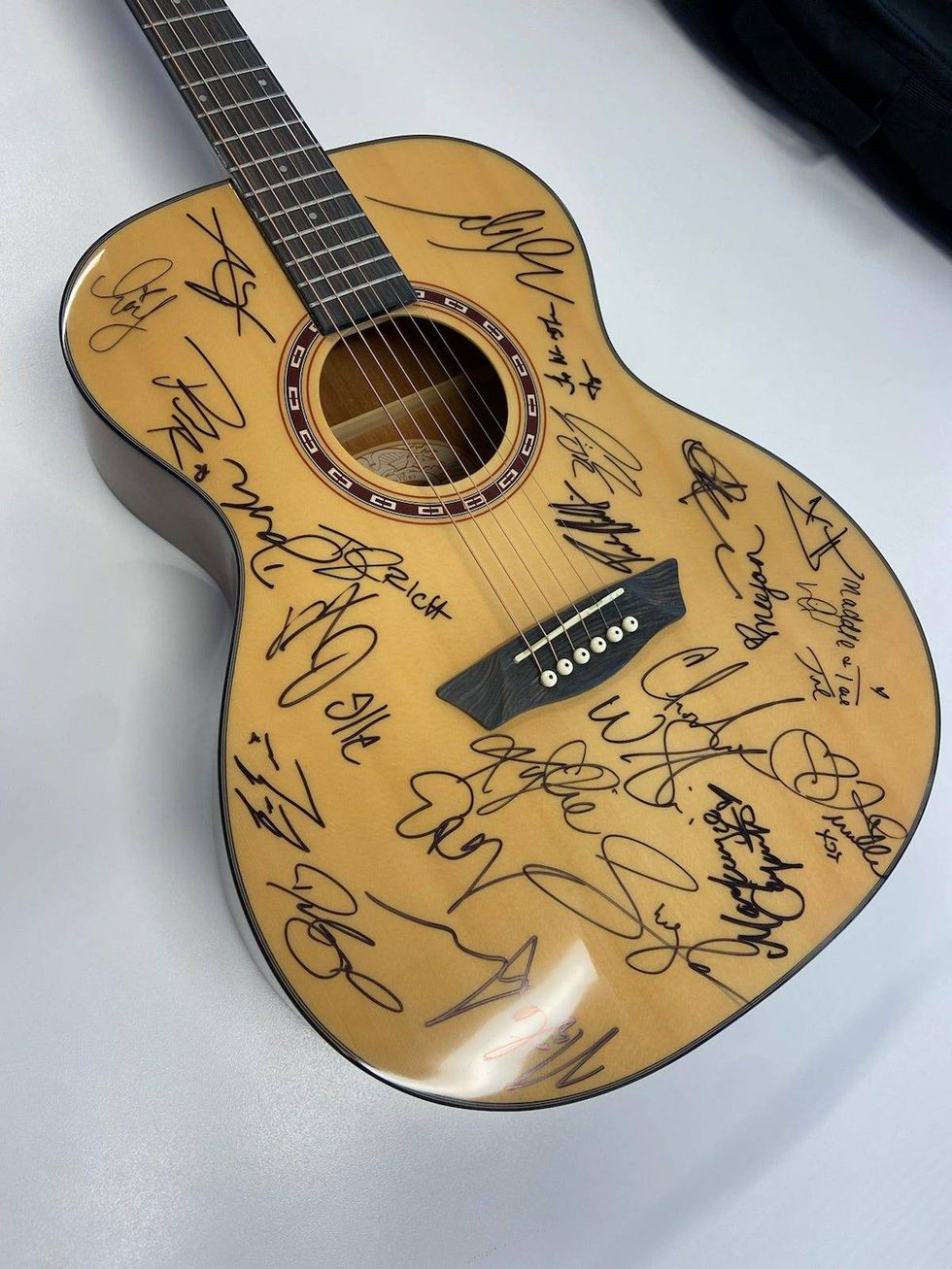 Guitar autographed by Stagecoach 2024 artists