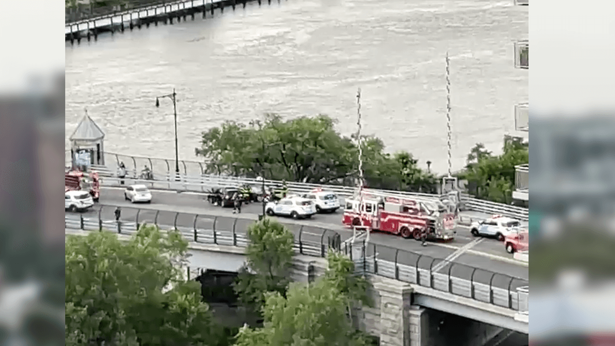 Gun tossed into Harlem River