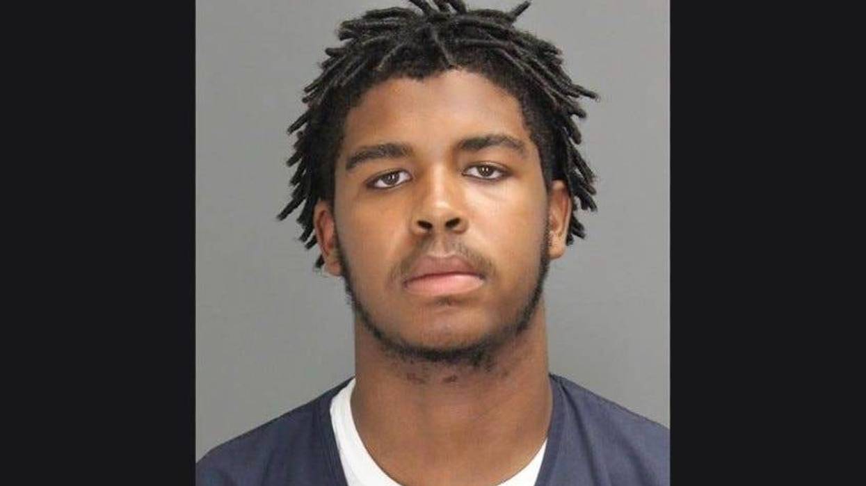 Gunman sought in deadly shooting at Pontiac apartment