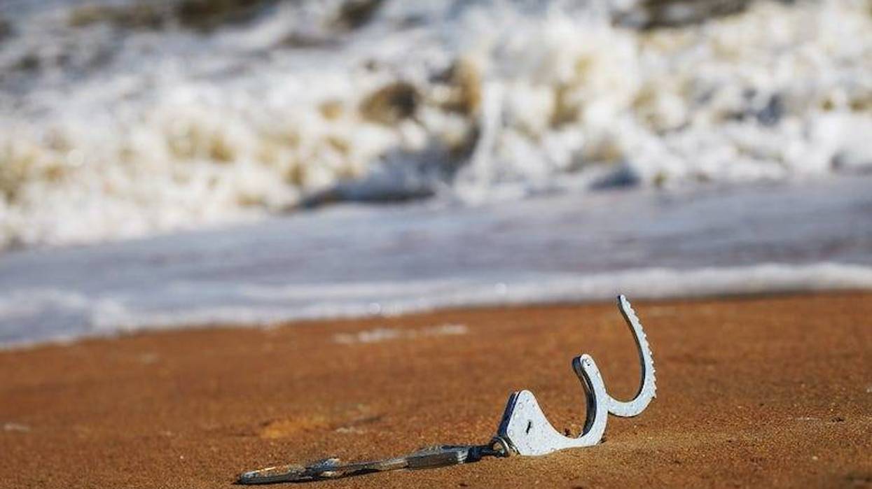 Handcuffs, Beach, Water