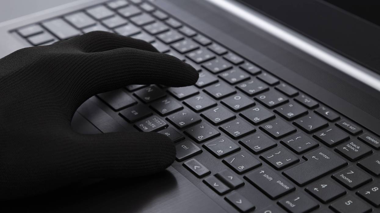 Hands using a laptop