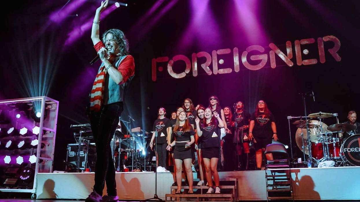 Hatboro-Horsham High School, B101's Christmas Choir (in July) Champions performs with Foreigner