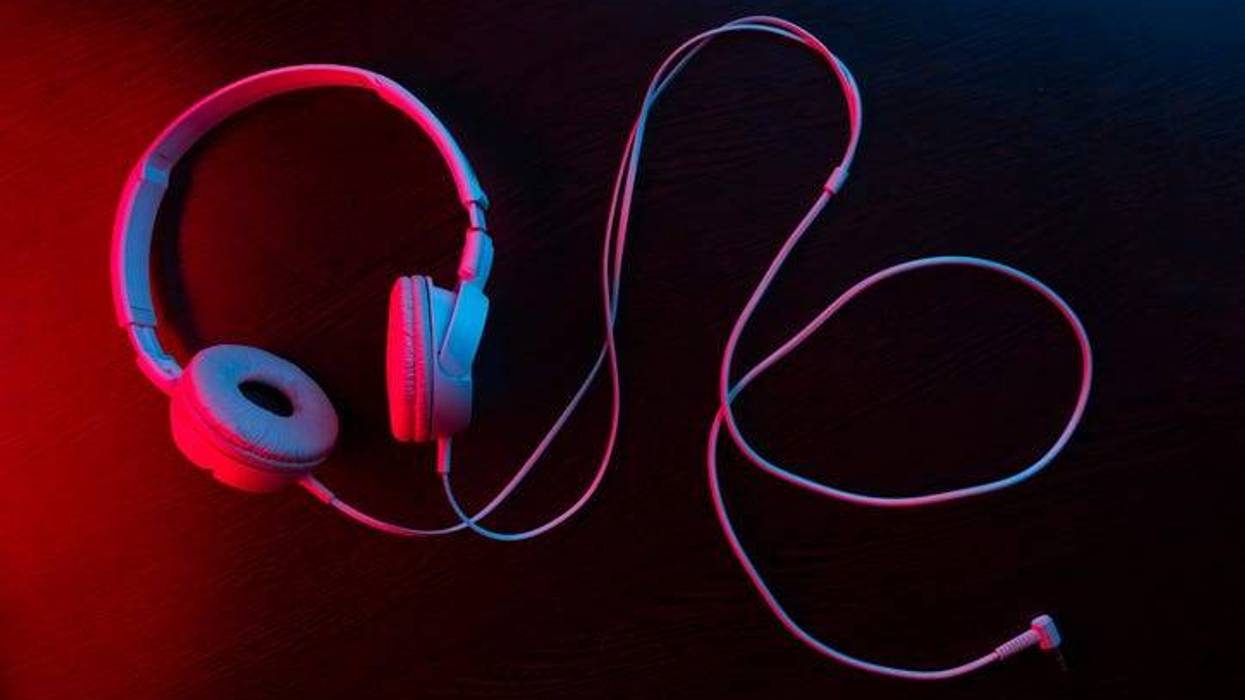 headphones with red light