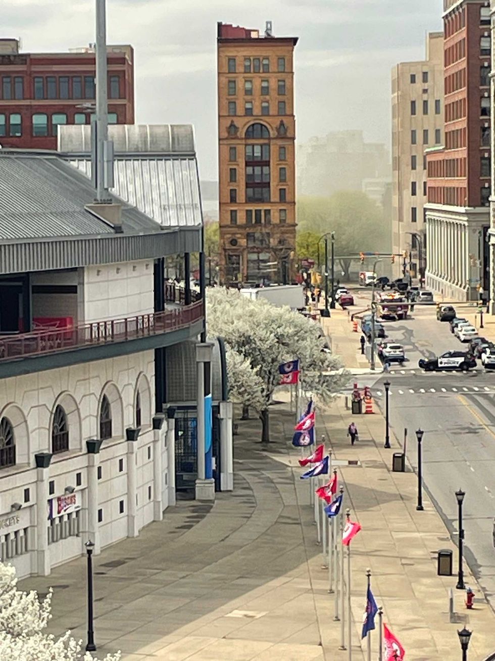 Heavy smoke on Swan and Franklin