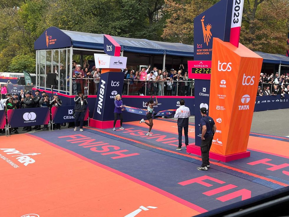 Hellen Obiri wins the women