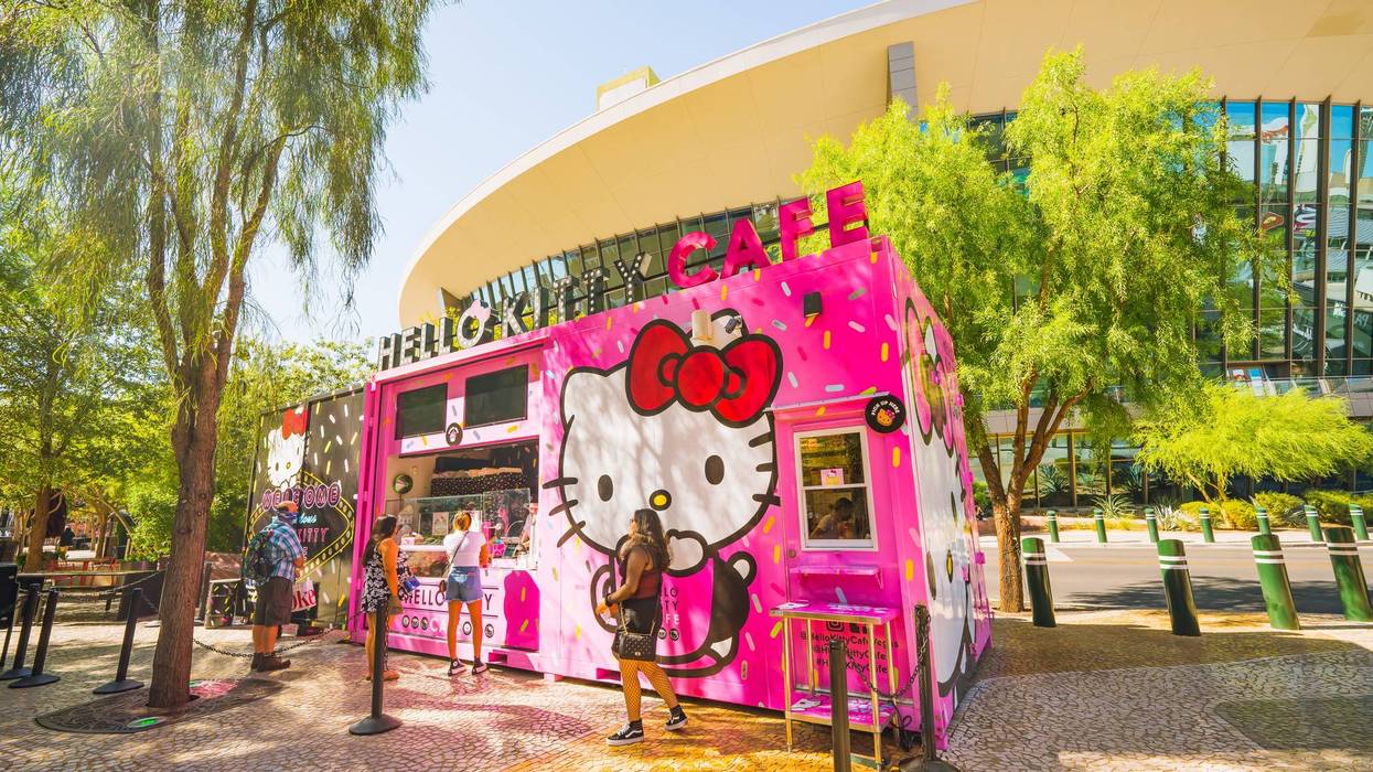 hello kitty cafe