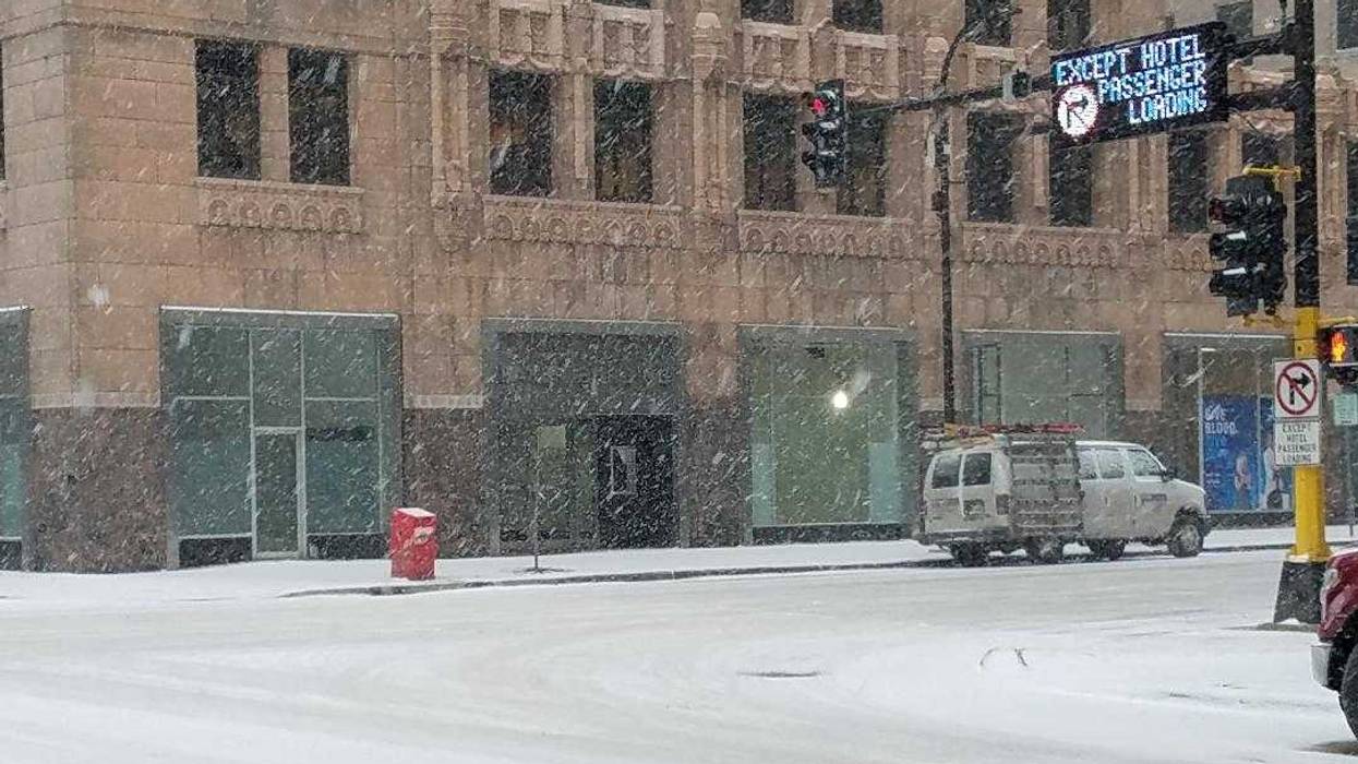 Her comes the snow
