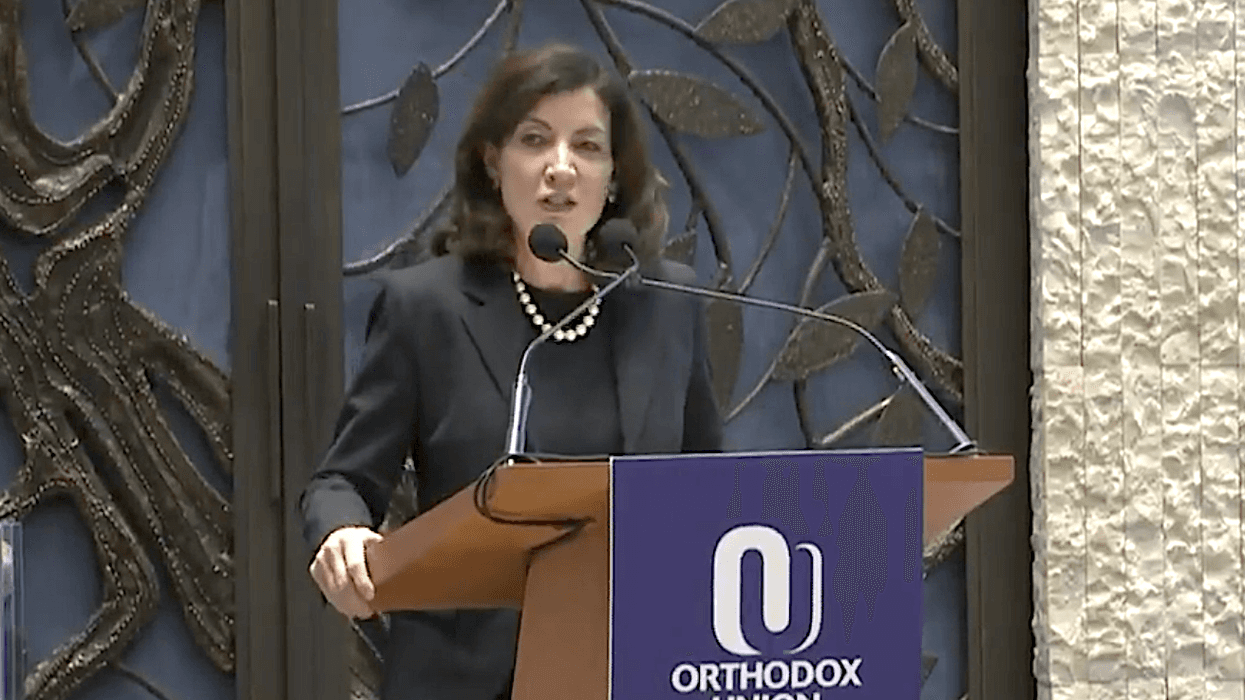 Hochul speaks at the Lincoln Square Synagogue on Dec. 12, 2022