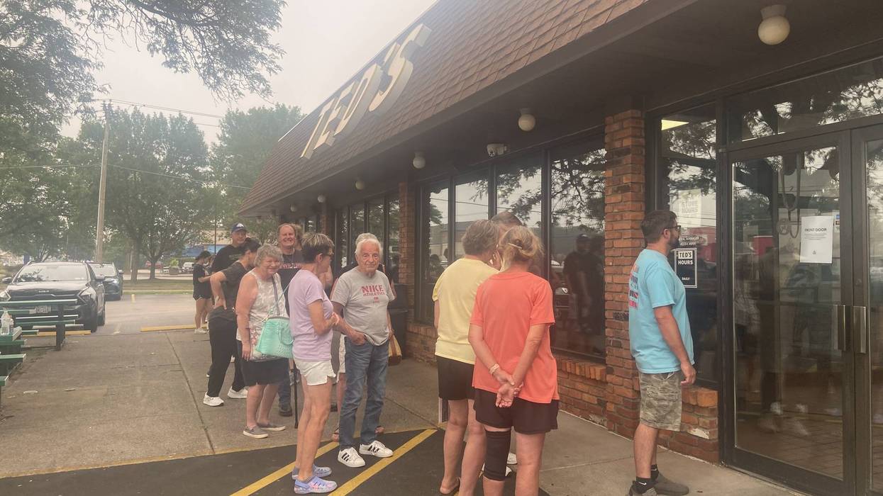 Hot dog fans relish Ted's BOGO offer