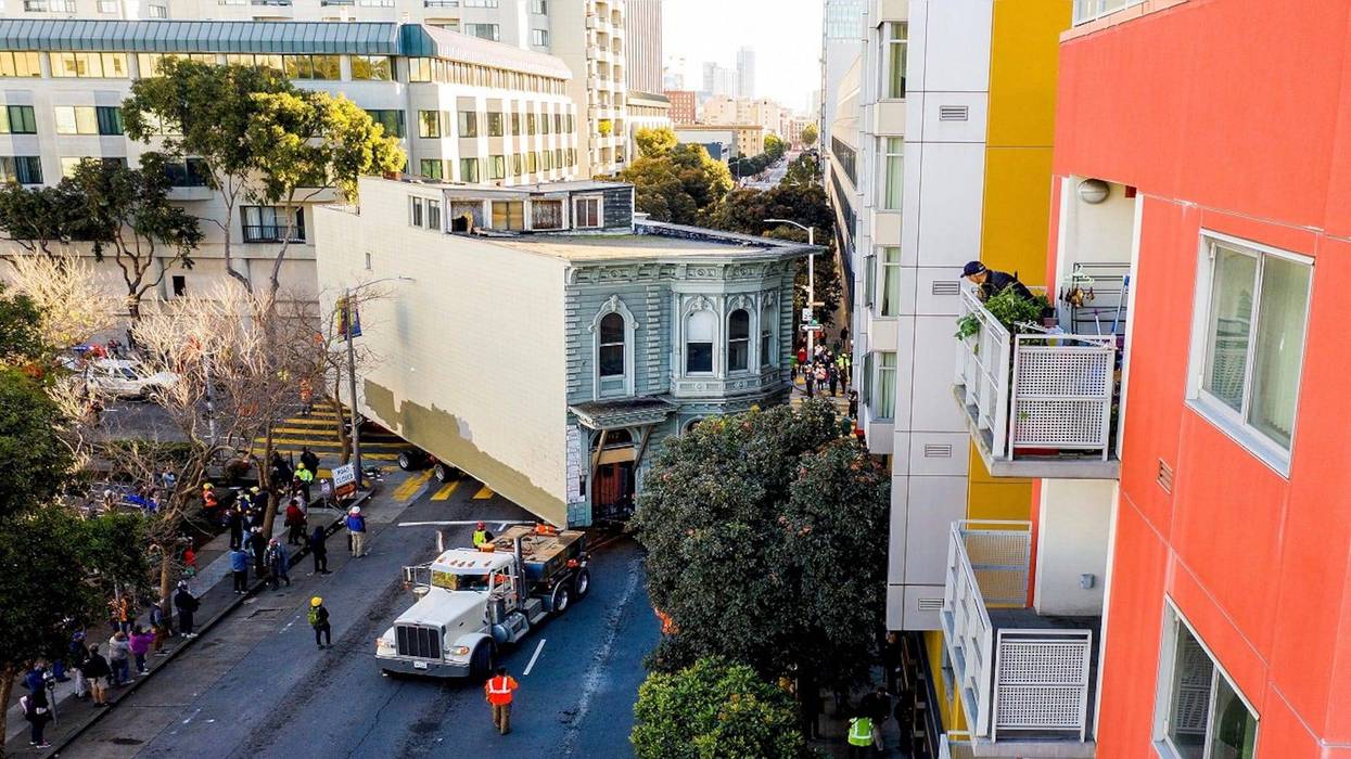 House in San Francisco moved down the street