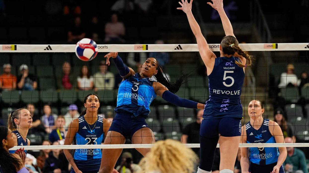 Houston opposite hitter JORDAN THOMPSON (23), Houston middle blocker AMBER IGIEDE (3) and Houston outside hitter MADI RISHEL (9).