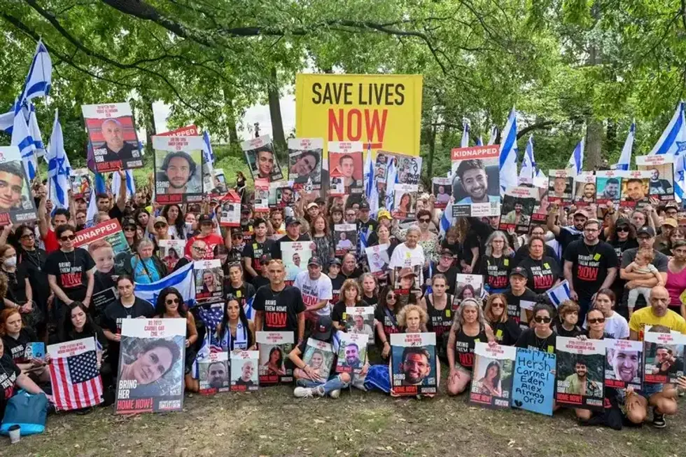 Hundreds gathered in Central Park on Sunday to mourn the six hostages killed in Gaza and call on Israeli leaders to negotiate a deal to release the remaining 101 people being held.