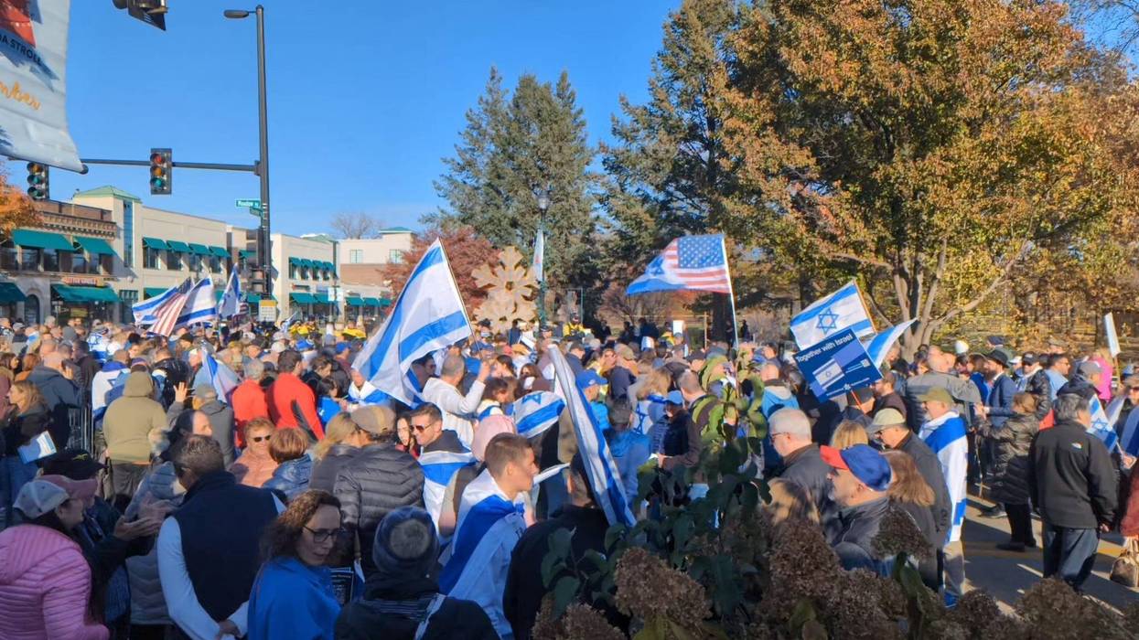 Hundreds of Israeli supporters came out in Northbrook on Sunday, in response to a rally that was organized as a call for a ceasefire in Gaza.