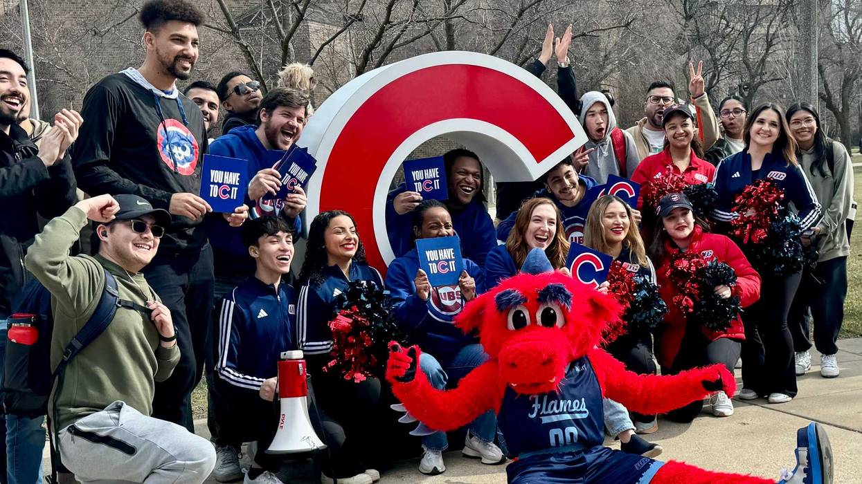 Hundreds of students crowded UIC’s quad in an effort to snag the free Cubs tickets.