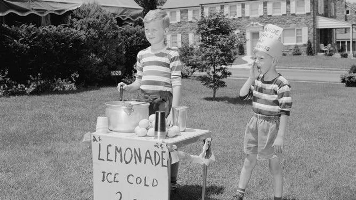 Ice Cold Lemonade Stand